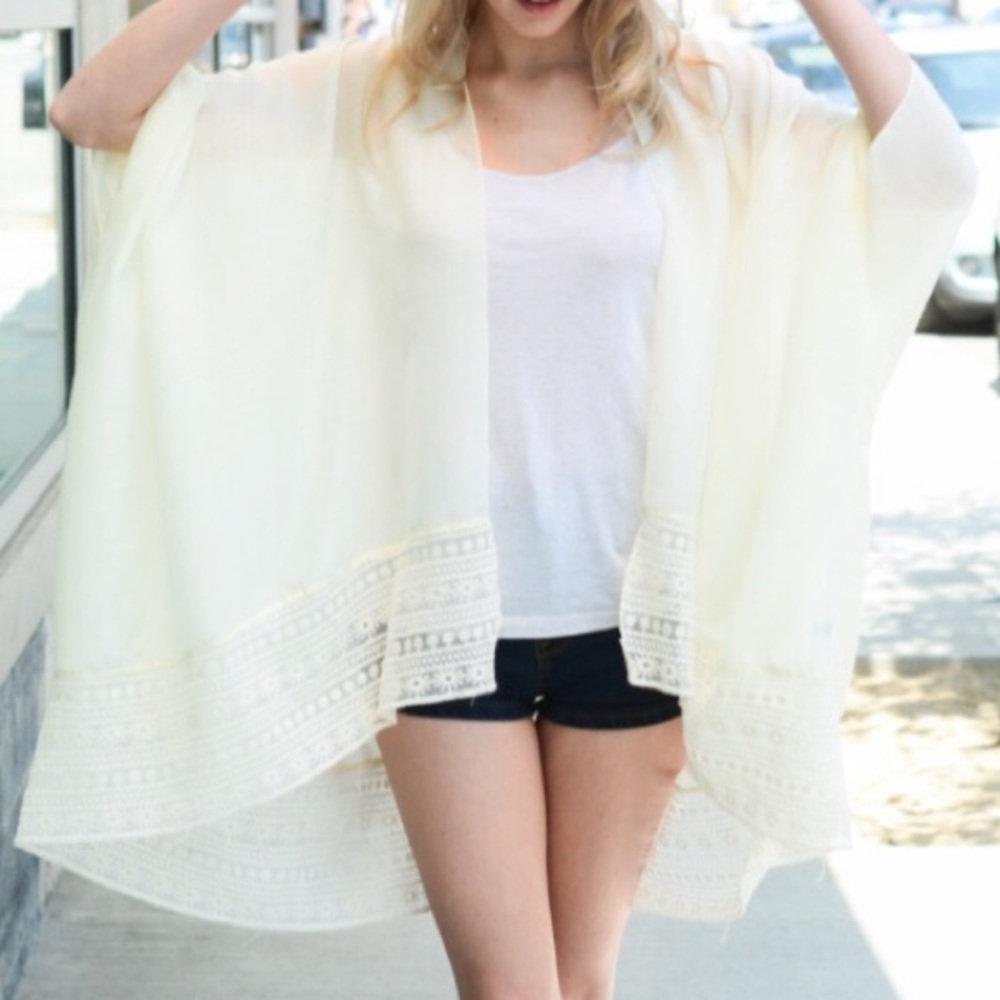 Ivory lace border trim kimono